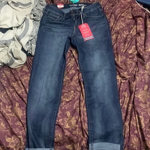 Modern slim cuffed Capris